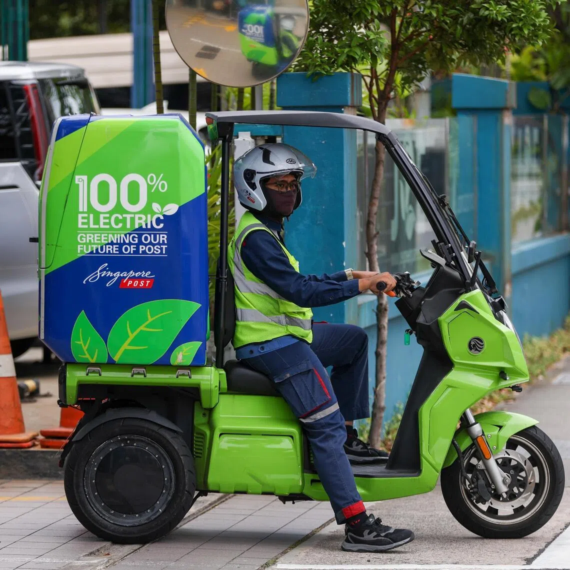 ST20260213_202648000943/Jasel Poh/syai

A Singpost postman driving out of an industrial estate on an electric bike on Feb 13, 2026.