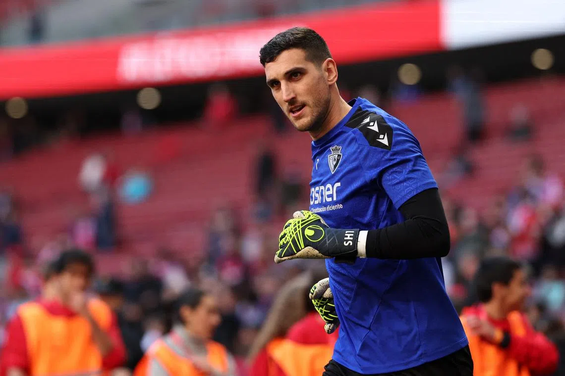 FILE PHOTO: Soccer Football - LaLiga - Atletico Madrid v Osasuna - Metropolitano, Madrid, Spain - January 12, 2025 Osasuna's Sergio Herrera during the warm up before the match REUTERS/Violeta Santos Moura/File Photo