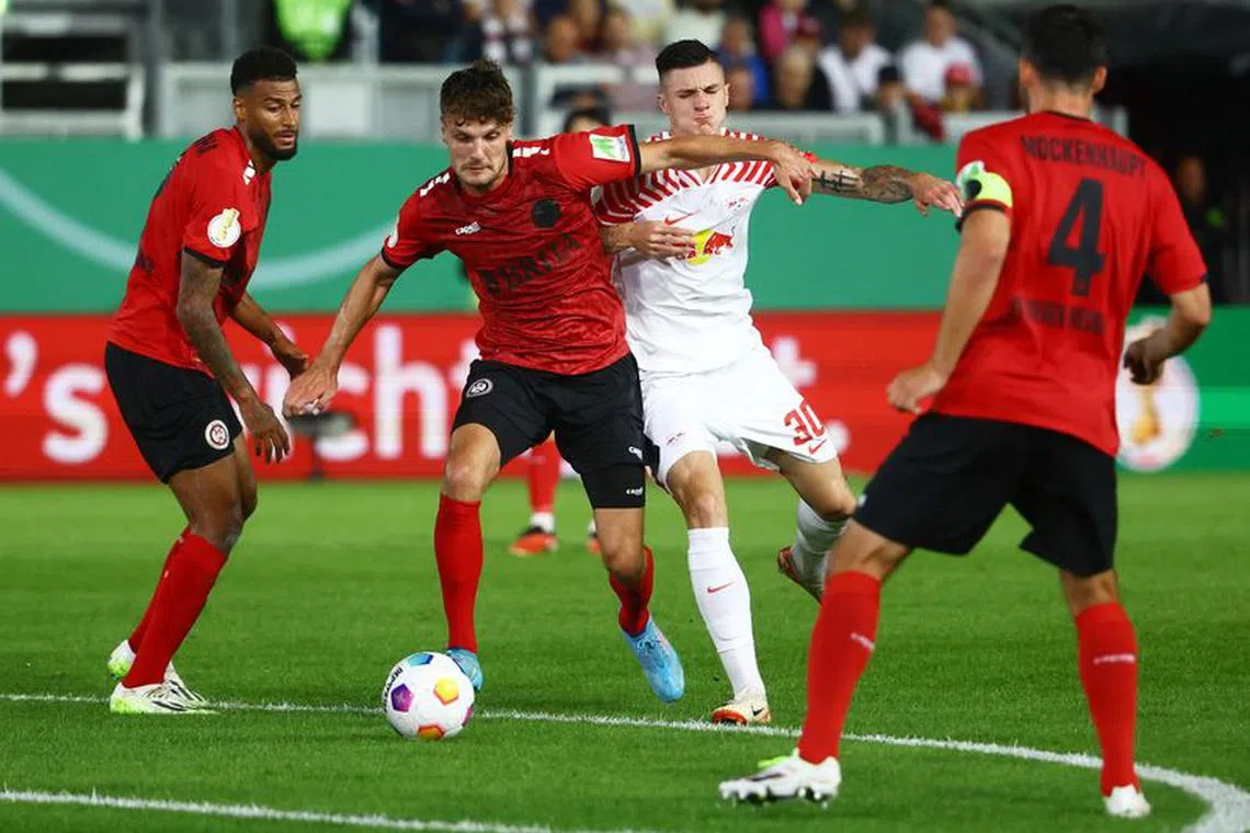 Soccer Football - DFB Cup - First Round - SV Wehen Wiesbaden v RB Leipzig - Brita-Arena, Wiesbaden, Germany - September 27, 2023 SV Wehen Wiesbaden&#039;s Gino Fechner in action with RB Leipzig&#039;s Benjamin Sesko REUTERS/Kai Pfaffenbach