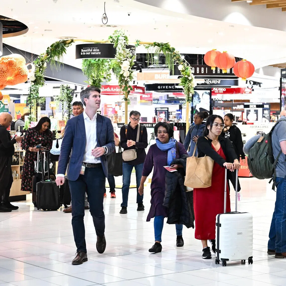 Some 72,684 citizens departed the country in the period, Statistics New Zealand said Nov 13 in Wellington.