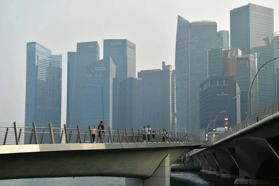 Hazy conditions in the CBD at 6pm on Oct 7. The 24-hour PSI reading in the south at 6pm on Oct 7 was 100.