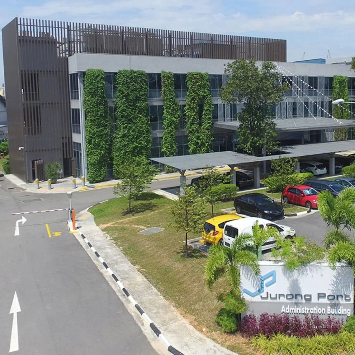 The worker was carrying foundation works at 37 Jurong Port Road at about 8.20pm when he was hit by the hose, the Ministry of Manpower (MOM) said on Sept 13.