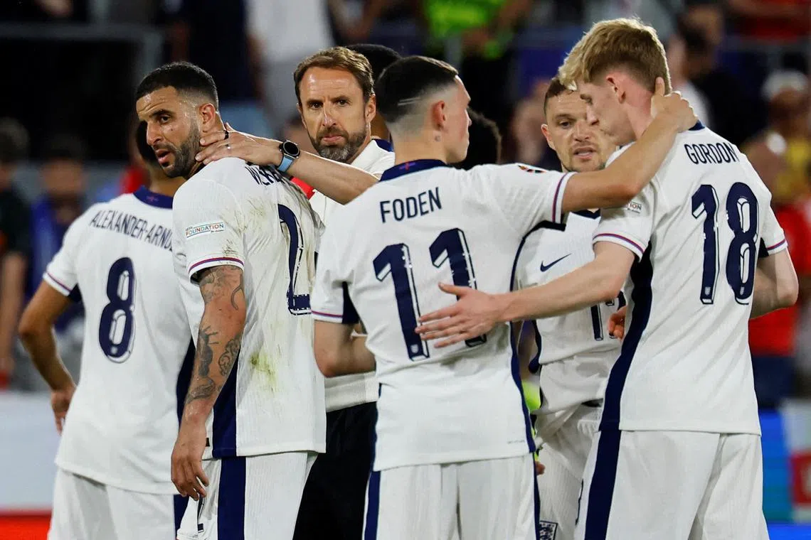Soccer Football - Euro 2024 - Group C - England v Slovenia - Cologne Stadium, Cologne, Germany - June 25, 2024  England manager Gareth Southgate with players after the match REUTERS/Wolfgang Rattay