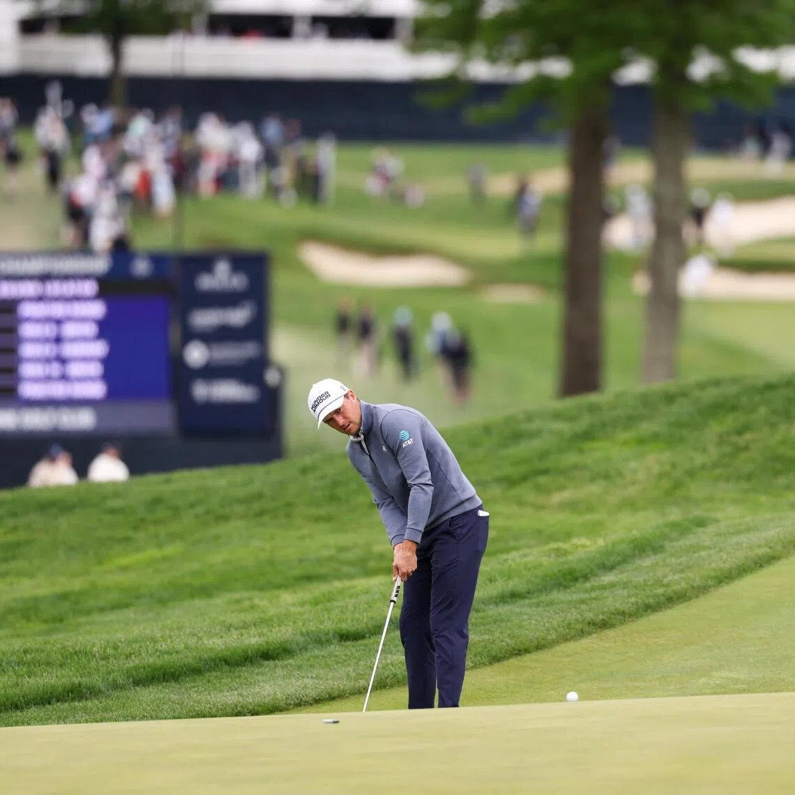 Jordan Spieth prepares putts on the the tenth green during a practice round of the PGA Championship.