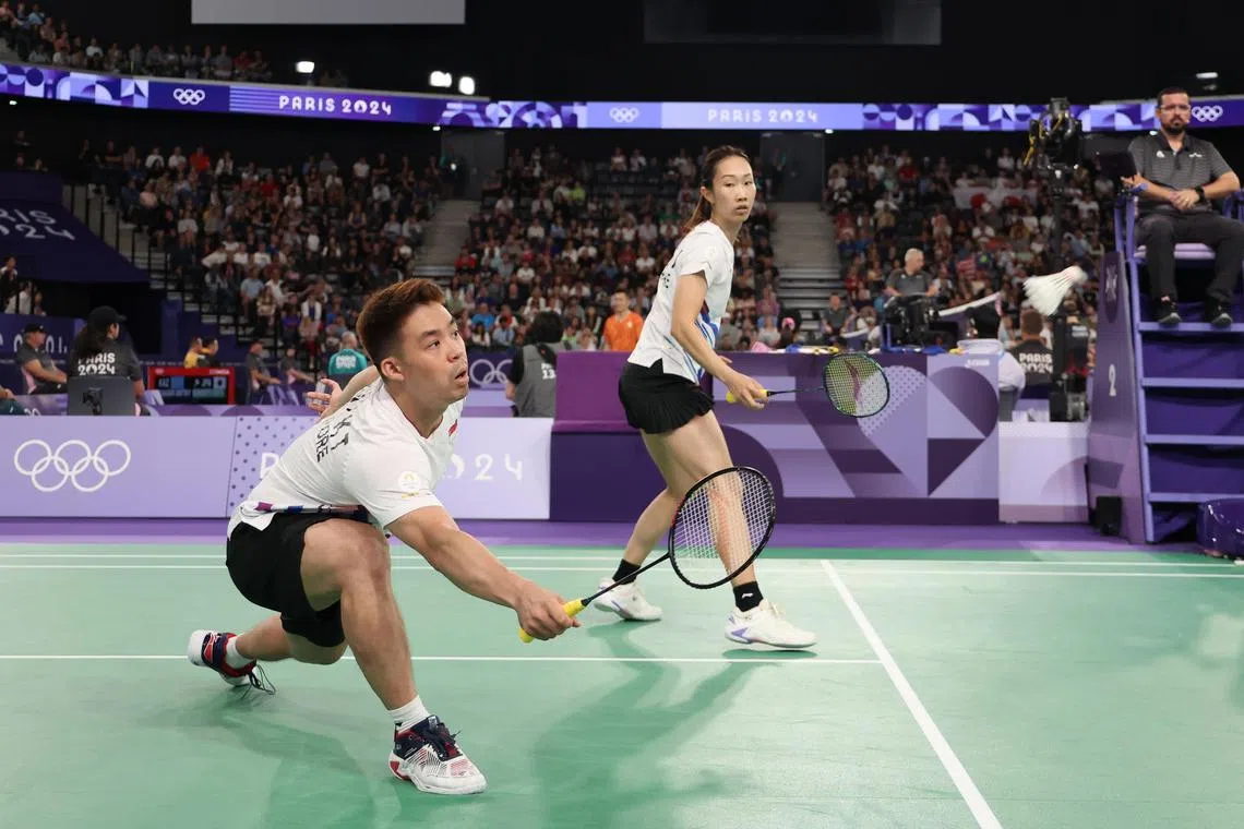 Terry Hee and Jessica Tan lost to Feng Yan She and Huang Dong Ping in straight sets.