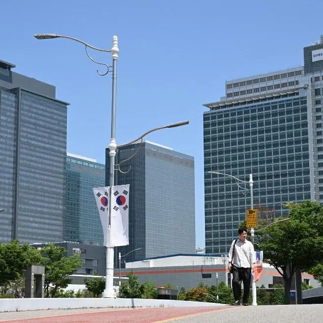 High-profile technology leak cases, include the indictment in 2025 of five former Samsung Electronics employees accused of transferring key DRAM chip technology to Chinese memory maker CXMT.