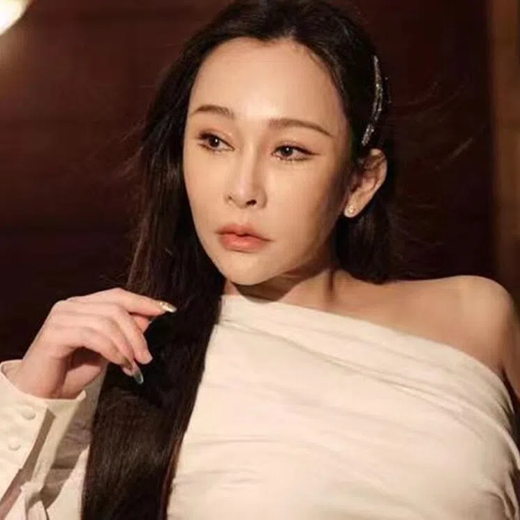 Taiwanese singer Landy Wen was in ICU for 11 days due to septic shock. 