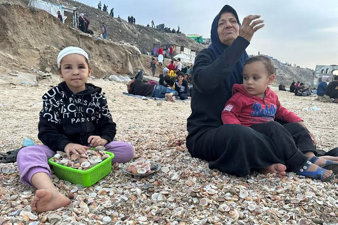 FILE PHOTO: Palestinians spend time on a beach during a temporary truce between Hamas and Israel, in Deir al-Balah in the central Gaza Strip November 25, 2023. REUTERS/Fadi Shana/File Photo