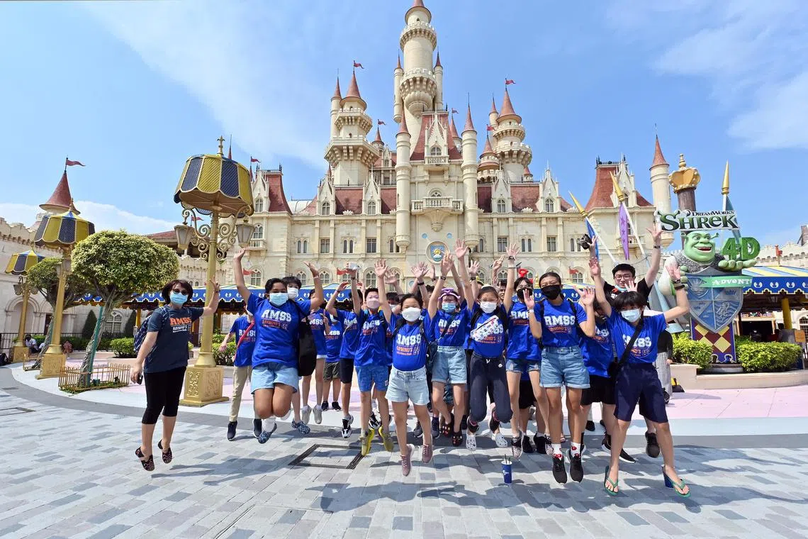 Primary 6 students at Raymond's Math & Science Studio tuition centre enjoyed a free trip to Universal Studios Singapore in 2022. 