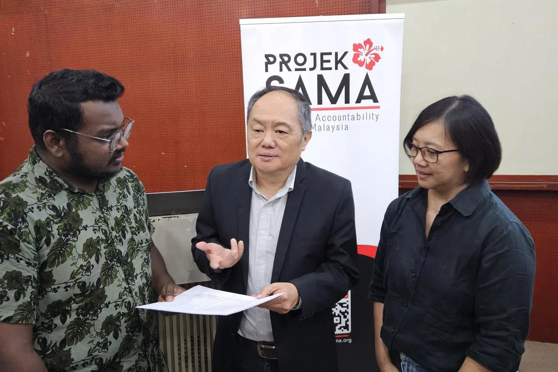 whnajib - In conjunction with the 7th anniversary of 2018 general election that saw the downfall of Barisan Nasional government, Projeck SAMA spokeman Thomas Fann presented a survey that show 57.8 percent respondents disagreed Najib's pardon. ST 

Photo/ Lu Wei Hoong