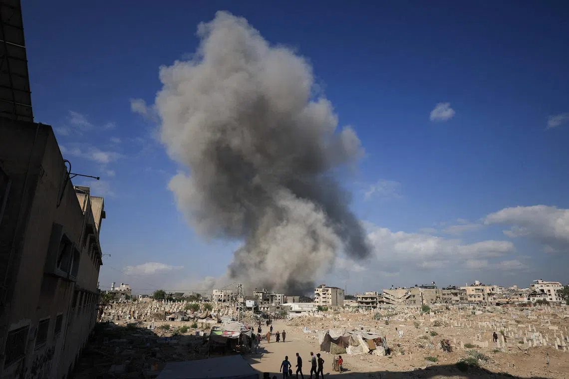  Israel forces bombarded the eastern suburbs of Shejaia, Zeitoun, and Sabra in Gaza City on Aug 28.