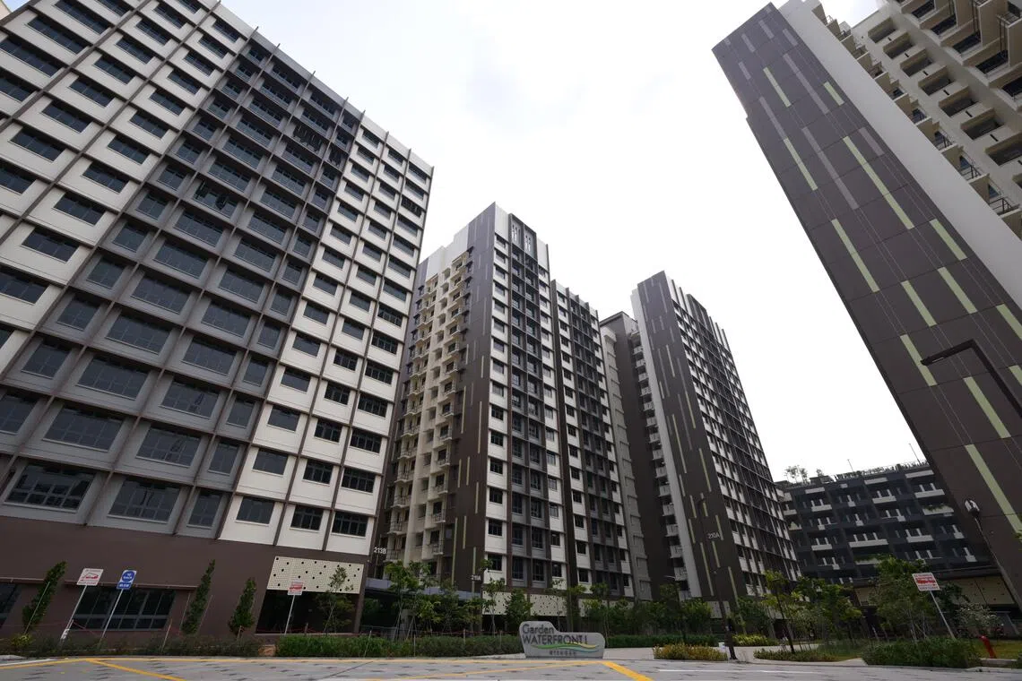 For the Tengah projects, HDB adopted a fabrication system which reduced the volume and complexity of work required on-site.