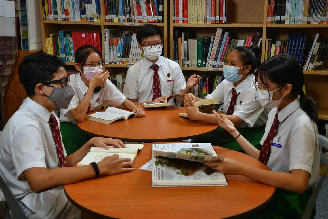 File picture of Gan Eng Seng School students (from  left) Raouf Bamadhaj, Tang Hui Xian, Jonas Ng, Puteri Ellyanti and Janelle Ow Shi Qi. Students in the school from different streams get to mix in the same form class because of full subject-based banding. 