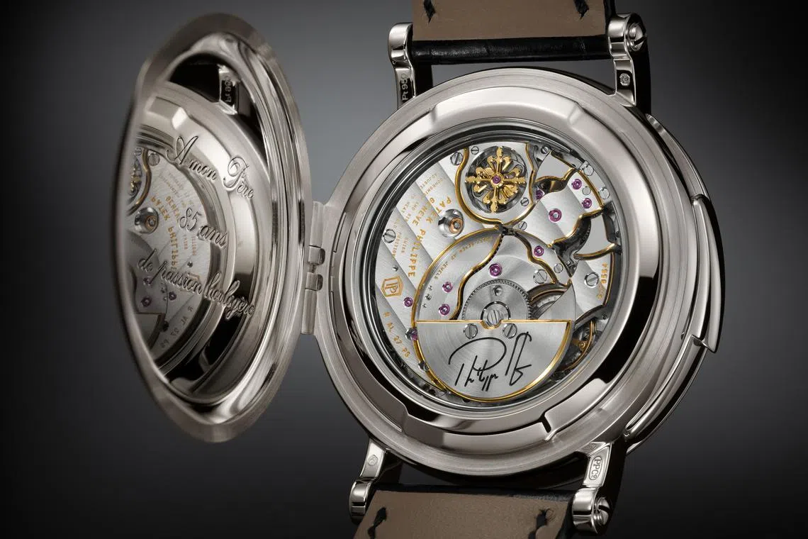 Four patents were filed for the self-winding R AL 27 PS caliber which will remain unique to this model and never be used again.


