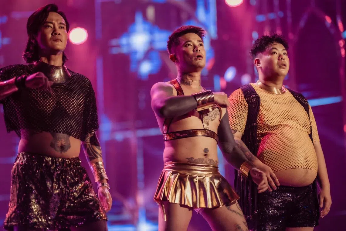 (A partir da esquerda) Tommy Wong, Simon Boy e Mei Duo de ``3 Good Guys''.