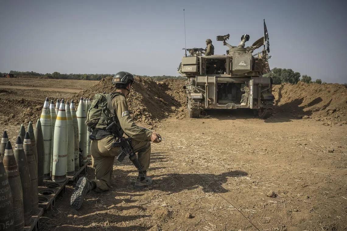 Israeli soldiers during an artillery drill in southern Israeli, Monday, Oct 23, 2023. As two more hostages are released, American officials have urged Israel to delay a ground invasion, to allow time for negotiations and for more humanitarian aid to enter Gaza. (Sergey Ponomarev/The New York Times)
