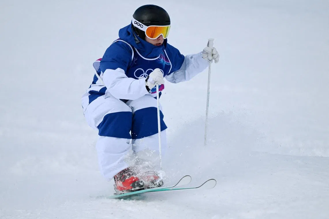 Milano Cortina 2026 Olympics - Freestyle Skiing - Women's Moguls Qualification 2 - Livigno Aerials & Moguls Park, Livigno, Italy - February 11, 2026. Elis Lundholm of Sweden in action during her second qualification run REUTERS/Dylan Martinez