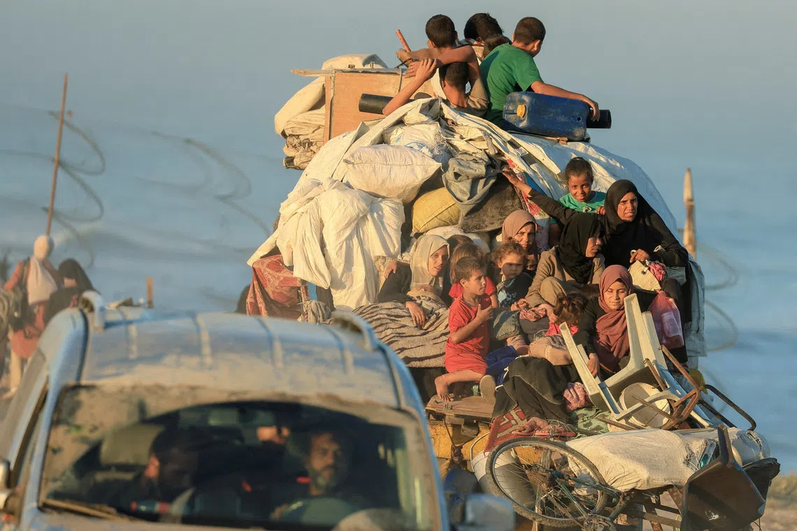 FILE PHOTO: Displaced Palestinians, fleeing northern Gaza due to an Israeli military operation, move southwards after Israeli forces ordered residents of Gaza City to evacuate to the south, in the central Gaza Strip, September 20, 2025. REUTERS/Dawoud Abu Alkas/File Photo
