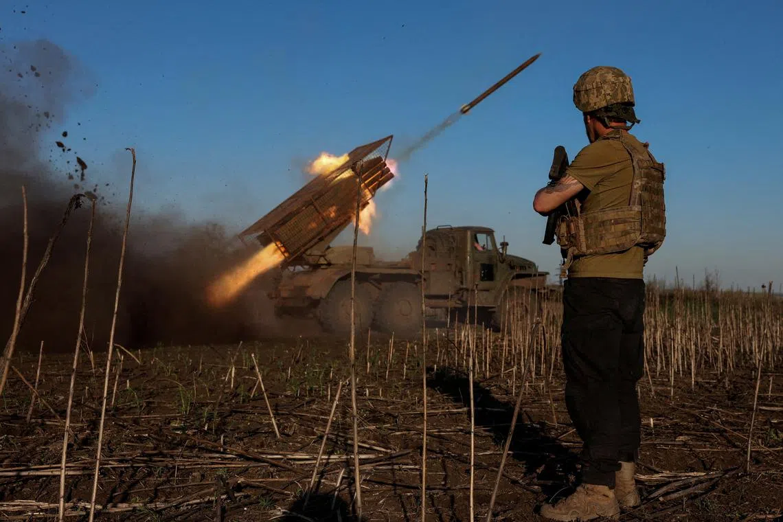 FILE PHOTO: Ukrainian service members of the 25th Sicheslav Airborne Brigade fire a BM-21 Grad multiple rocket launch system towards Russian troops near the frontline town of Pokrovsk, amid Russia's attack on Ukraine, in Donetsk region, Ukraine April 19, 2025. REUTERS/Anatolii Stepanov/File Photo