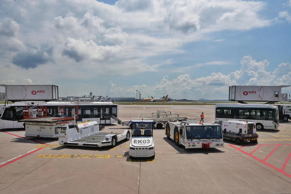 CMG20250515-ChiaTY01/谢智扬/张佳莹/SATS announcement.［Changi airport T4]

SATS Ltd. (SATS), one of the world’s leading providers of air cargo and ground handling services, today announced an investment of over S$250 million for Singapore Hub (SG Hub) to upgrade its ground operations and cargo handling infrastructure at Changi Airport. This investment includes over S$150 million to be spent over the next five years for the renewal and expansion of SG Hub’s ground support equipment (GSE) fleet – these are specialised commercial vehicles used to support airport operations – and S$100 million to enhance cargo operations over the next two years.