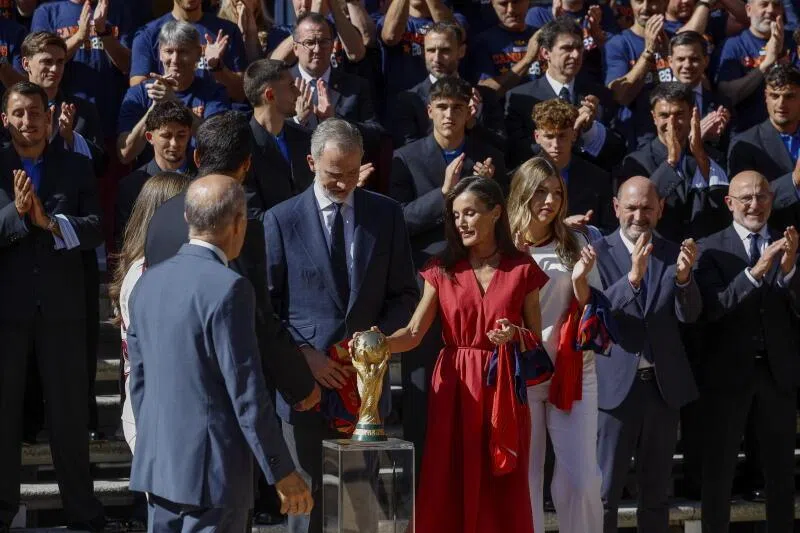 Spanish king hails World Cup heroes as celebration tour begins