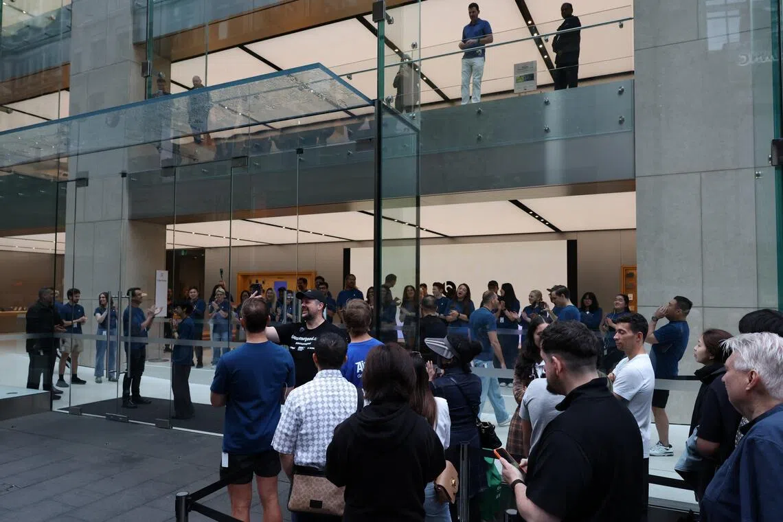 In Sydney, the first Apple store to sell the phones on Oct 23, a queue of customers formed outside before opening at 8am local time.
