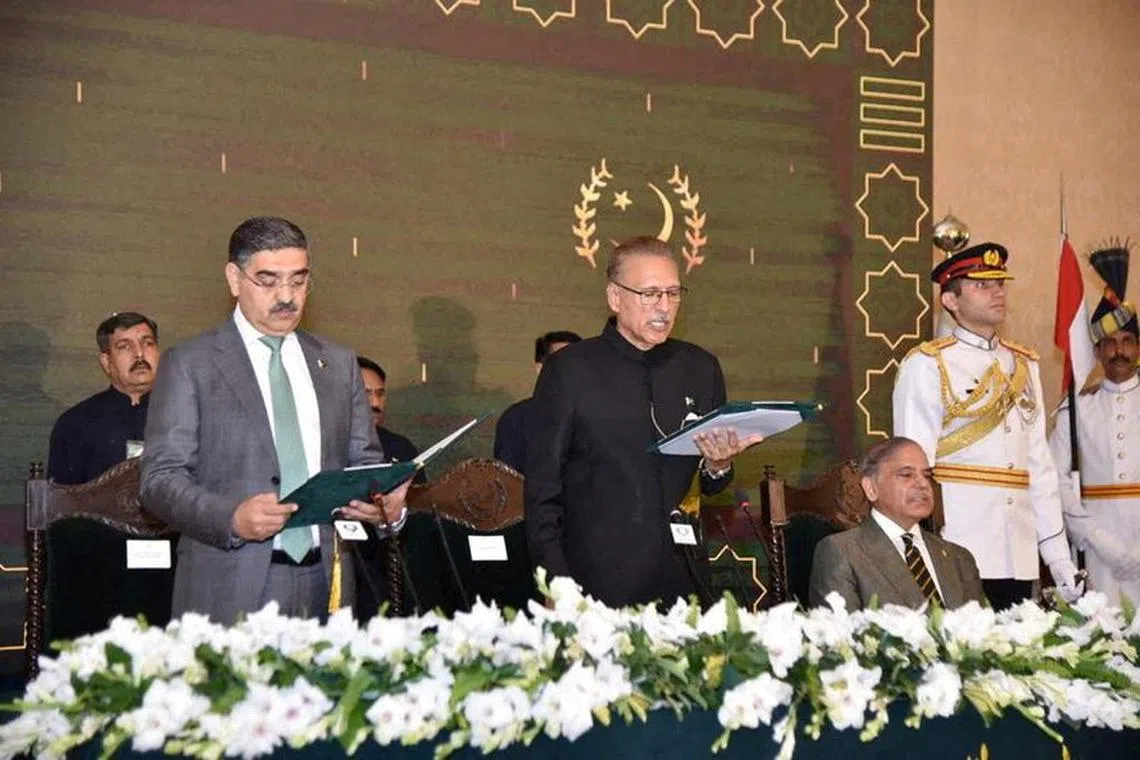 Pakistan's caretaker Prime Minister Anwaar-ul-Haq Kakar takes oath from Pakistan's President Arif Alvi, in Islamabad, Pakistan August 14, 2023. Press Information Department (PID)/Handout via REUTERS/File Photo