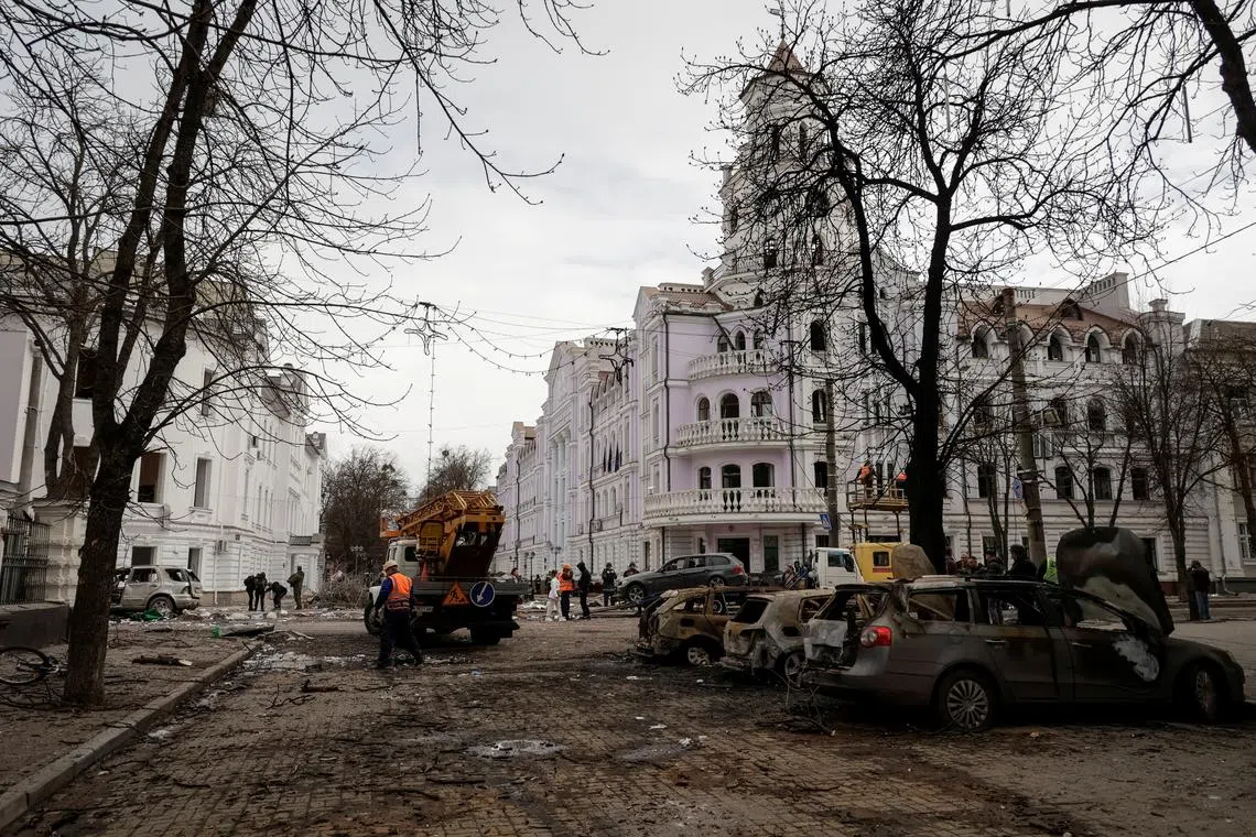 FILE PHOTO: A view shows the site of a Russian missile strike, amid Russia's attack on Ukraine, in Sumy, Ukraine April 13, 2025. REUTERS/Sofiia Gatilova/File Photo