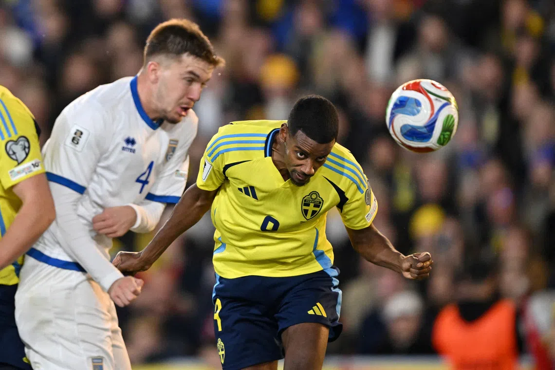 Soccer Football - FIFA World Cup - UEFA Qualifiers - Group B - Sweden v Kosovo - Ullevi, Gothenburg, Sweden - October 13, 2025 Sweden's Alexander Isak in action with Kosovo's Ilir Krasniqi Bjorn Larsson Rosvall/TT News Agency via REUTERS