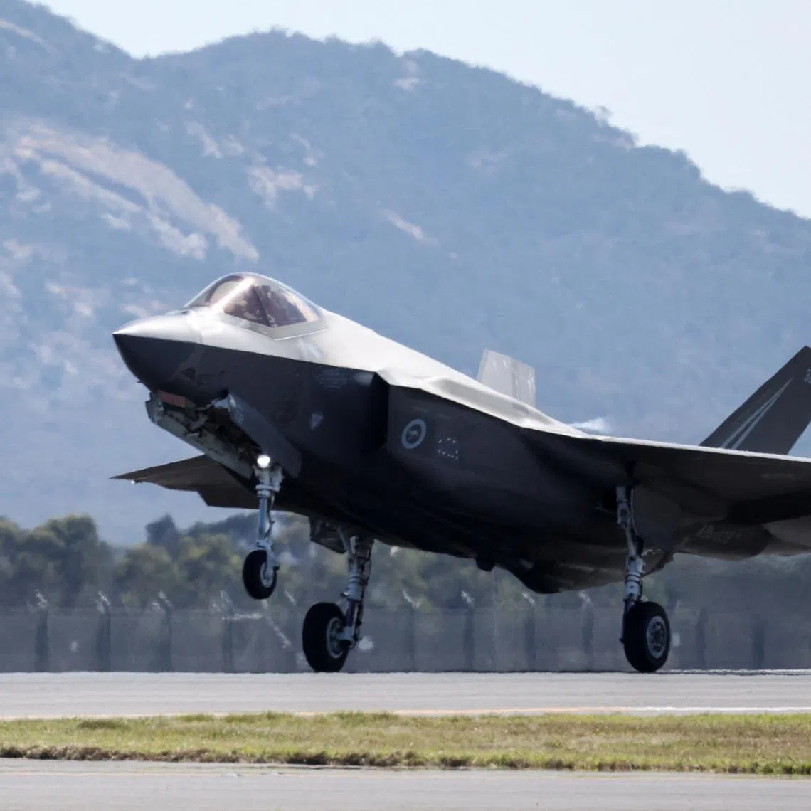 A F-35A Lightning II takes off during the Australian International Airshow in Avalon, Australia March 25, 2025. REUTERS/Hollie Adams