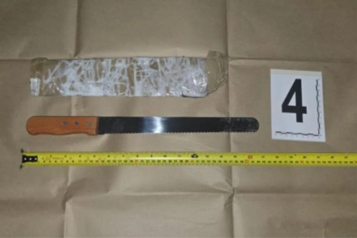 Suspects held the victims at knife point and demanded for cash from them.