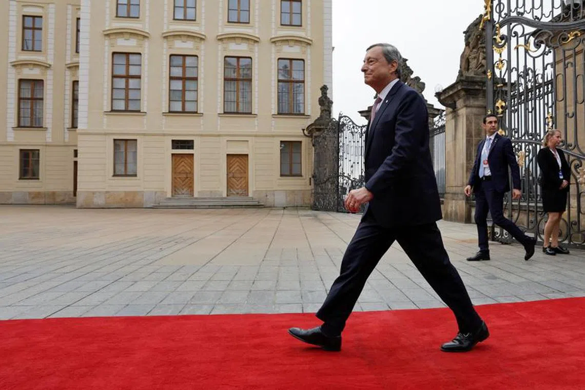 Italy's Prime Minister Mario Draghi attends the Informal EU 27 Summit and Meeting within the European Political Community at Prague Castle, in Prague, Czech Republic, October 7, 2022. REUTERS/Leonhard Foeger