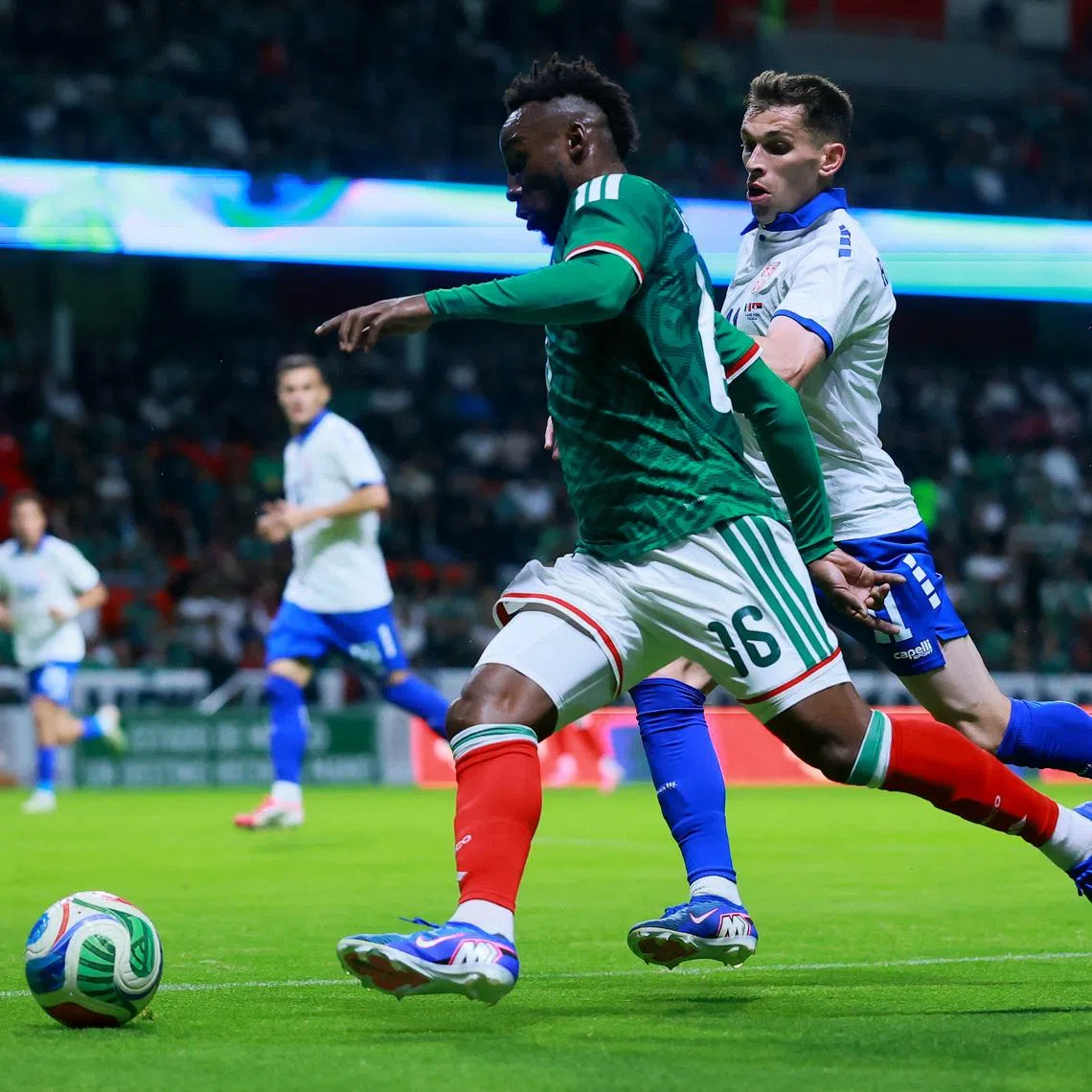 Soccer Football - International Friendly - Mexico v Serbia - Estadio Nemesio Diez, Toluca, Mexico - June 4, 2026 Mexico's Julian Quinones in action with Serbia's Lazar Randjelovic REUTERS/Eloisa Sanchez