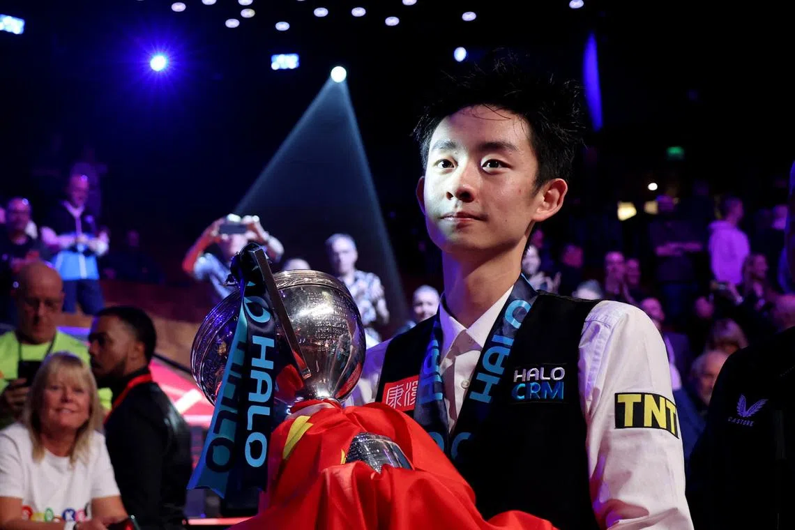 Snooker - World Snooker Championship - The Crucible Theatre, Sheffield, Britain - May 4, 2026 China's Wu Yize celebrates with the trophy after winning his final match against England's Shaun Murphy Action Images via Reuters/Andrew Boyers