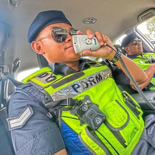 Police officers have indicated that the body-worn cameras are easy to operate and user-friendly.