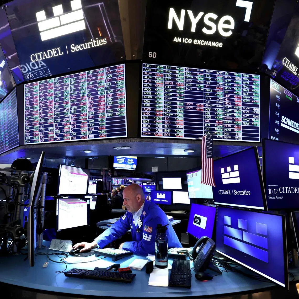 Stock traders and investment bankers are poised to pocket bonuses north of 15 per cent.