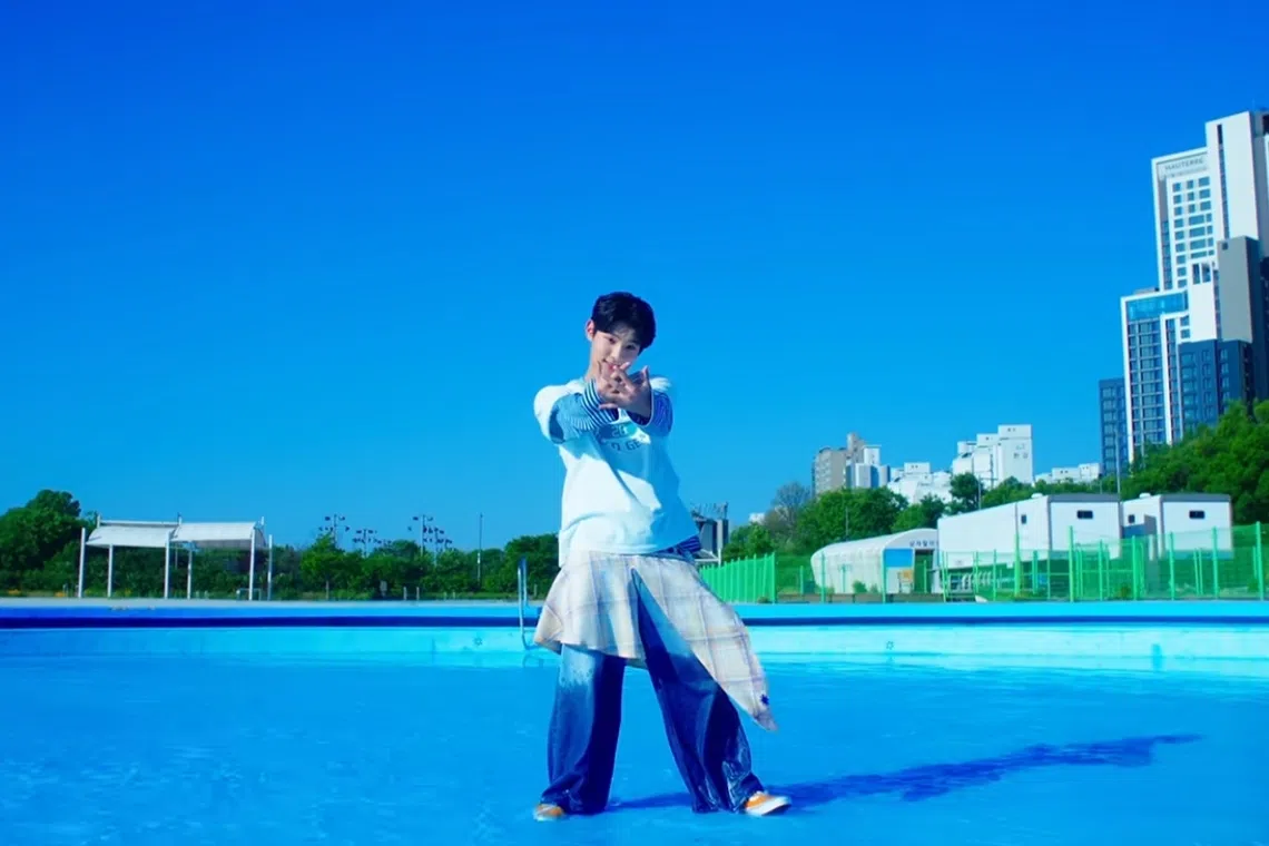 Park Geonroung’s new digital single WAVE opens with the familiar Baby Shark melody before shifting into an electropop sound.