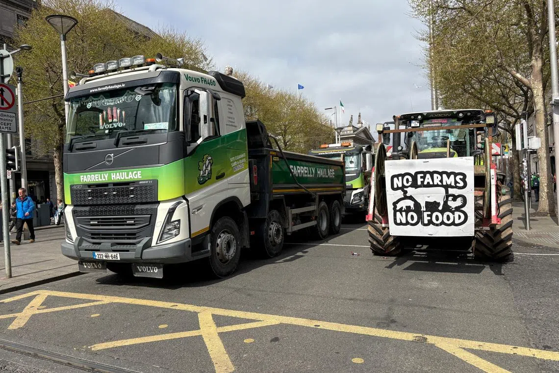 FILE PHOTO: Vehicles block Dublin's O'Connell Street, as part of a protest over the high cost of fuel that clogged up busy thoroughfares and motorways across Ireland for a second successive day, in Dublin, Ireland April 8, 2026. Conor Humphries/REUTERS/File Photo