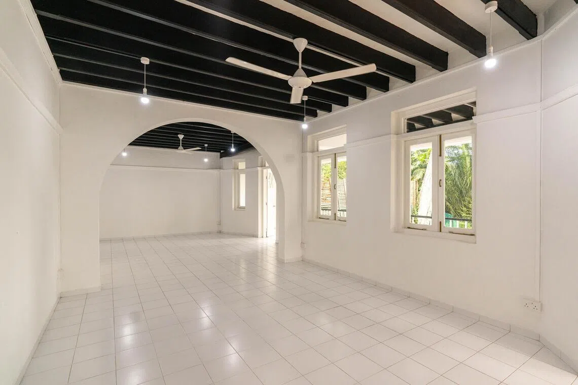 The house at 15 Malcolm Road features simplified architectural detailing and Art Deco-inspired elements.