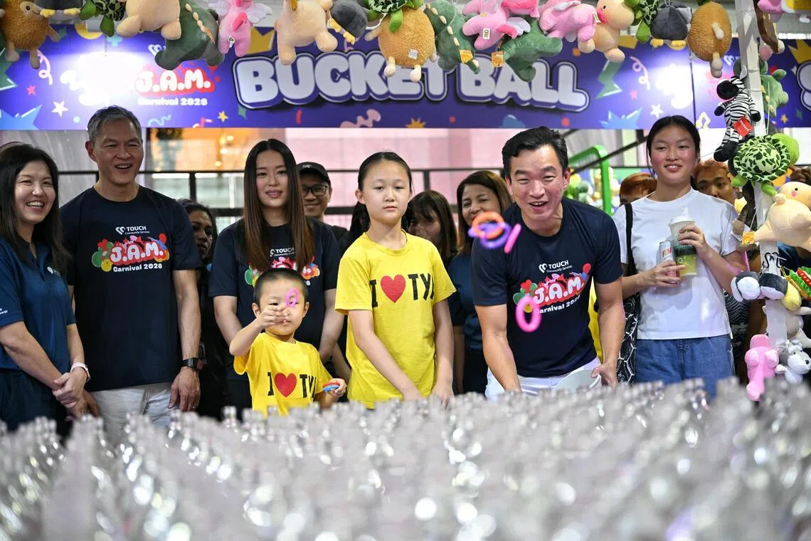 Guest-of-Honour (GOH), Mr Eric Chua, Senior Parliamentary Secretary, Ministry of Law & Ministry of Social and Family Development with kids from TYA, Touch Young Arrows, playing a game of ring toss at one of the game booths.


/TOUCH Community Services inaugural TOUCH J.A.M. Carnival to raise S$3.3 million for its programmes from 13 to 15 March 2026 at Ngee Ann City Civic Plaza.