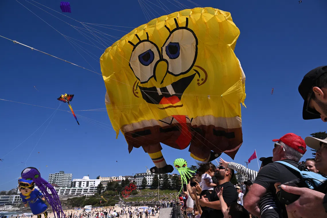 epa13235787 Visitors enjoy the kite-filled skies over Bondi Beach during the 49th annual Festival of the Winds at Bondi Beach in Sydney, Australia, 13 September 2026. EPA/DEAN LEWINS AUSTRALIA AND NEW ZEALAND OUT