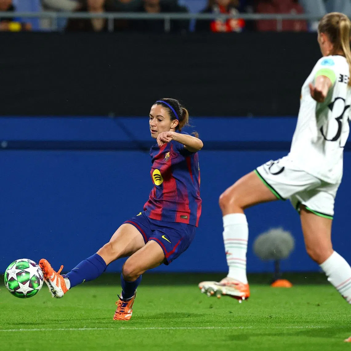 Soccer Football - UEFA Women's Champions League - FC Barcelona v OH Leuven - Estadi Johan Cruyff, Barcelona, Spain - November 12, 2025 FC Barcelona's Aitana Bonmati in action REUTERS/Albert Gea