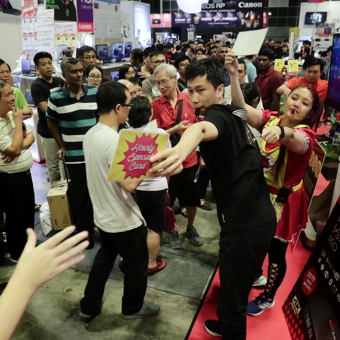 IT Show 2019 held at the Suntec Convention and Exhibition Centre. This year's fair has a lucky draw for all registered visitors, with prizes of up to $300,000 in total.