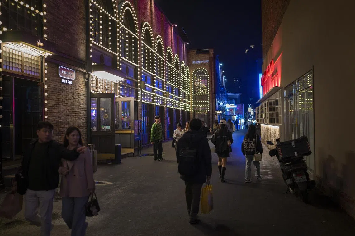 People on popular street of restaurants and bars in the Itaewon neighborhood of Seoul, South Korea, Oct. 19, 2023. The families of the 159 victims who were crushed last year on Halloween in the neighborhood by a huge throng of revelers with no police to control them say the government has never acknowledged its mistakes or accepted responsibility. (Chang W. Lee/The New York Times)
