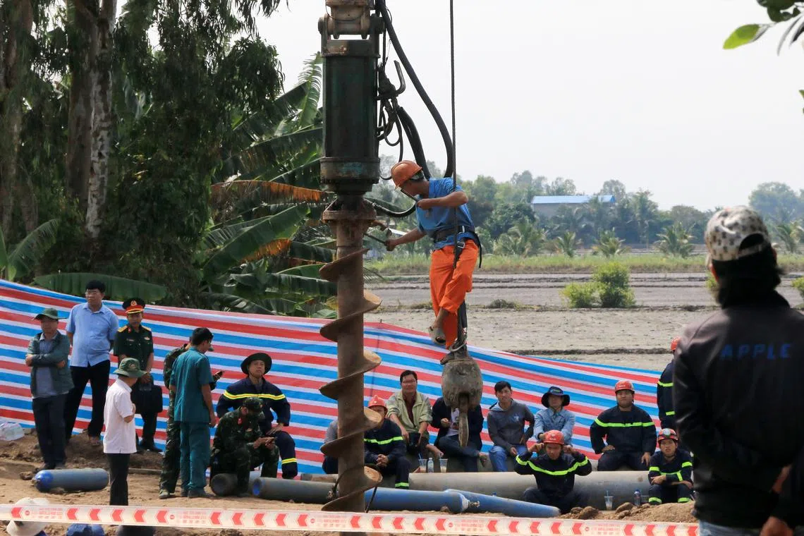epa10386775 A handout photo made available by Vietnam News Agency shows rescuers gather at the site where a 10-year-old boy is stuck in a 35-meter deep hole in Dong Thap Province, Vietnam, 02 January 2023 (issued 03 January 2023). Rescuers have raced to free the boy trapped in shaft for more than two days, according to media reports.  EPA-EFE/VIETNAM NEWS AGENCY / HANDOUT VIETNAM OUT HANDOUT EDITORIAL USE ONLY/NO SALES
