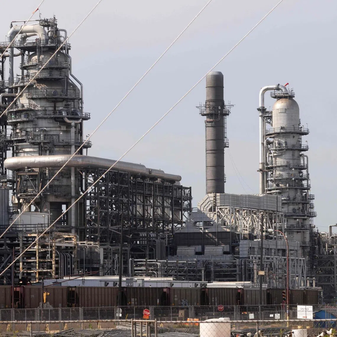 Brent crude rose to US$99.49 a barrel as attacks in the Middle East intensified.