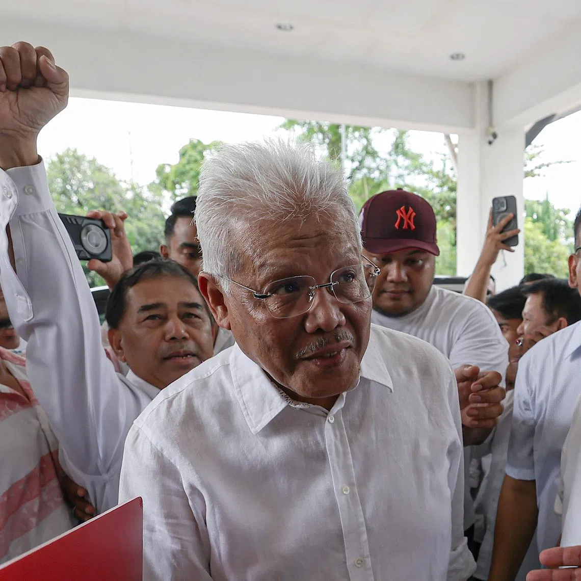 Ousted Bersatu deputy president Hamzah Zainuddin (second from left) said resetting is the first step towards “correction and improvement”.