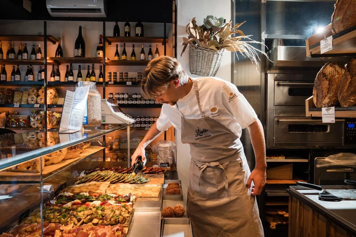 Best places in Rome for pizza al taglio – pizza sold by weight