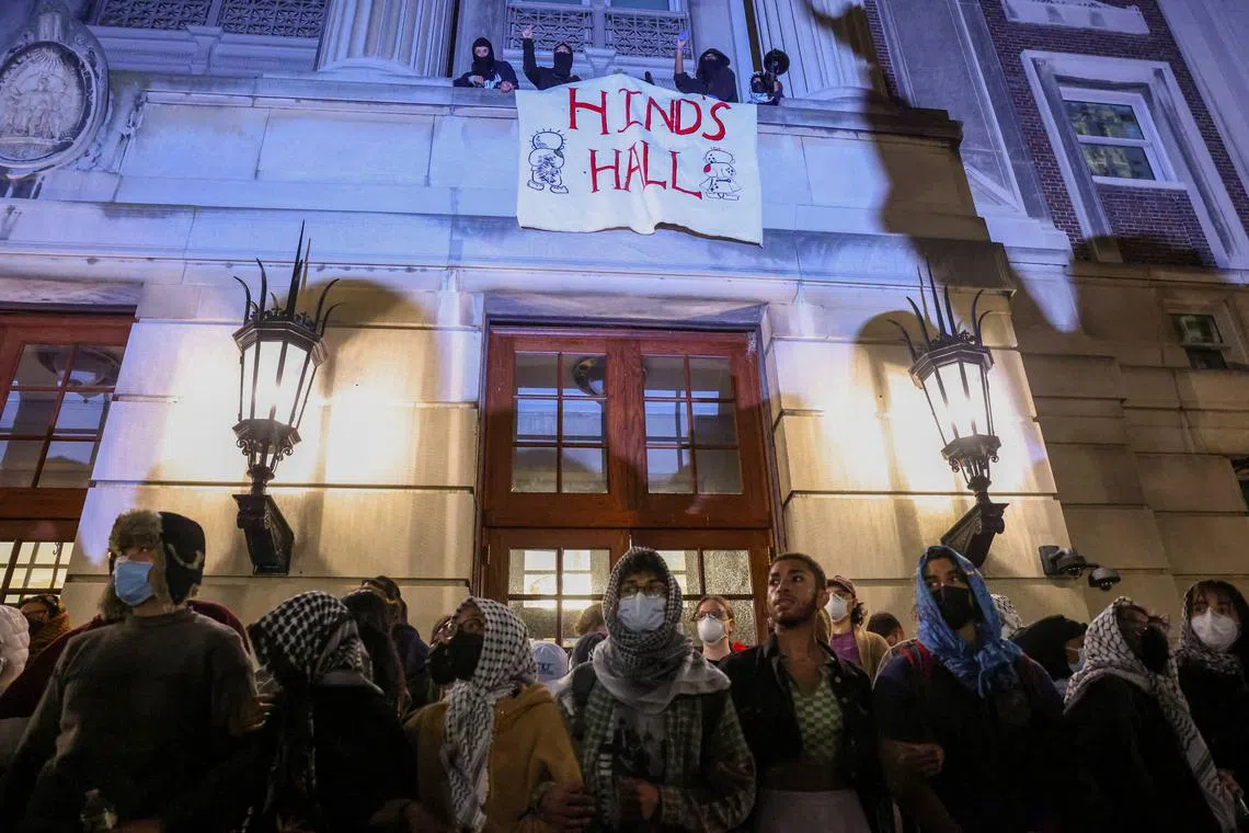 FILE PHOTO: Protesters link arms outside Hamilton Hall barricading students inside the building at Columbia University, despite an order to disband the protest encampment supporting Palestinians or face suspension, during the ongoing conflict between Israel and the Palestinian Islamist group Hamas, in New York City, U.S., April 30, 2024. REUTERS/Caitlin Ochs/File Photo