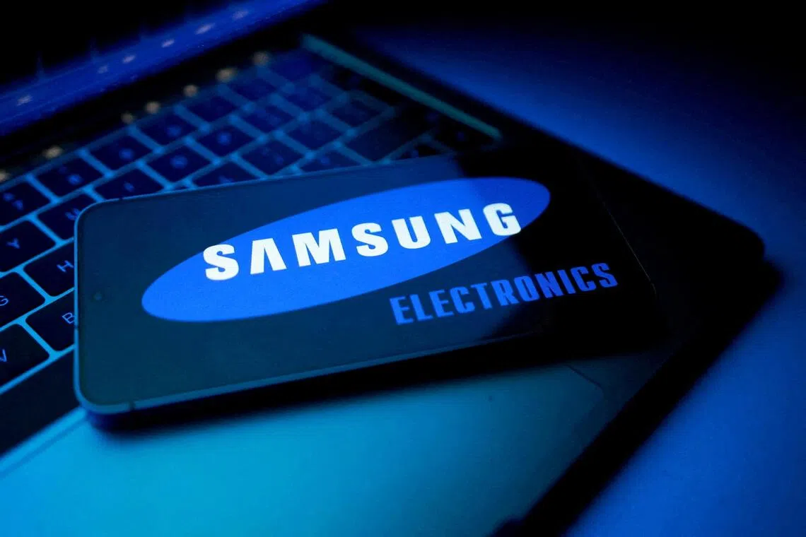 Swatch Group initially sought about US$170 million from Samsung for displaying the Swatch brands.